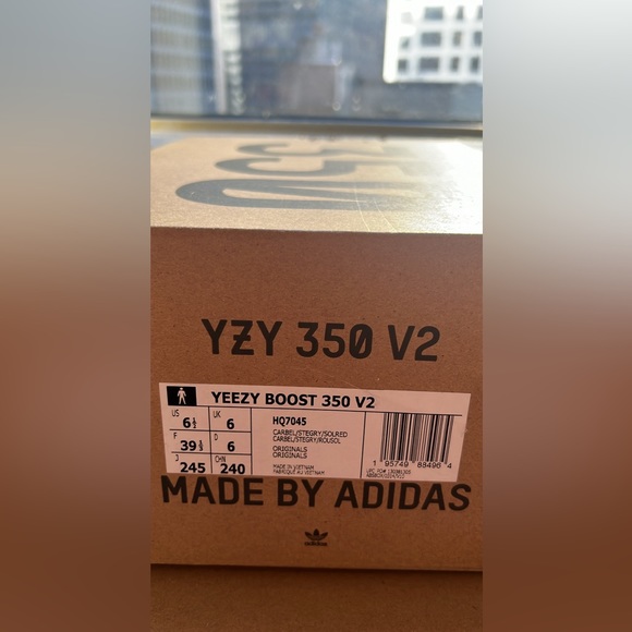 Yeezy Boost 350 V2 Carbon Beluga Size US 6.5 M - Picture 3 of 3
